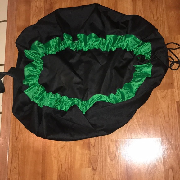 Lay and Go Cinch Bag - Picture 3 of 5